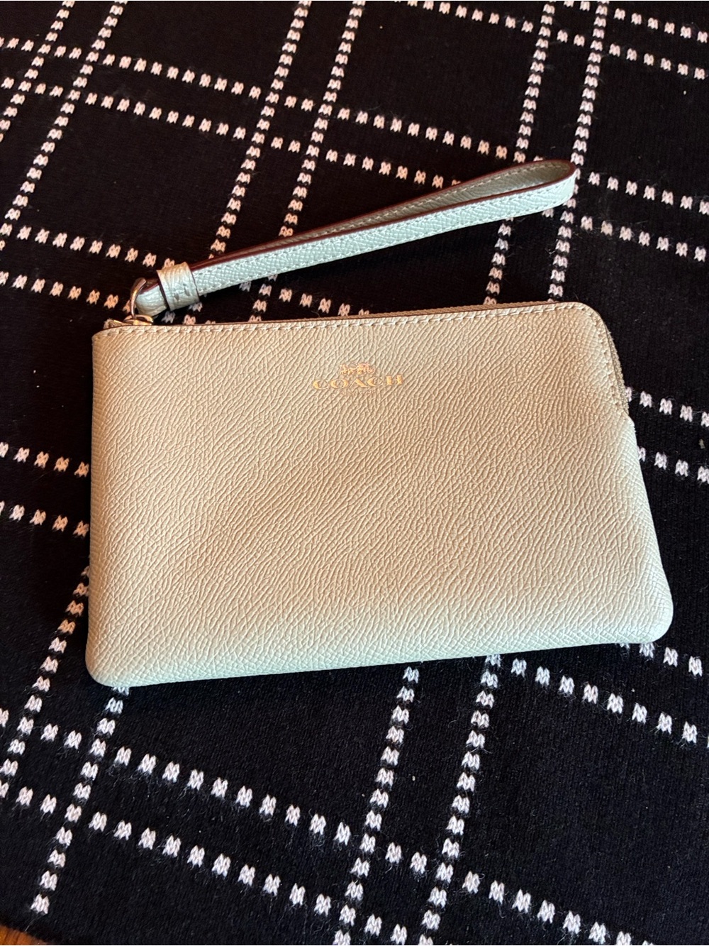 Coach F58032 light sage green crossgrain Pebbled Leather Corner Zip Wristlet